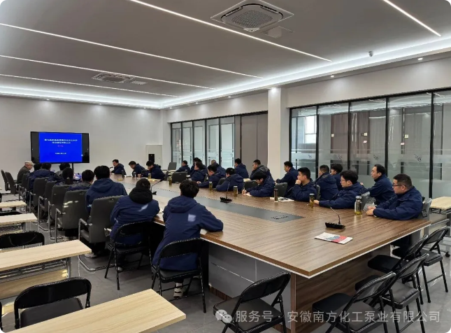 Profesor Mou Jiegang z China Jiliang University navštívil Anhui South Chemical Pump Co., Ltd., aby vykonal špecializované školenie o odstredivých čerpadlách.